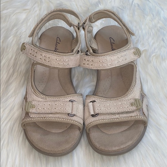 clarks sandals size 3
